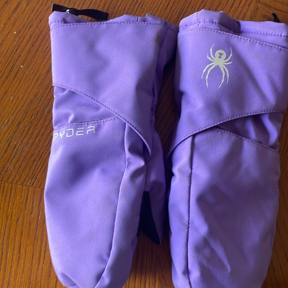 Spyder kids “Cubby” mitten. Purple
